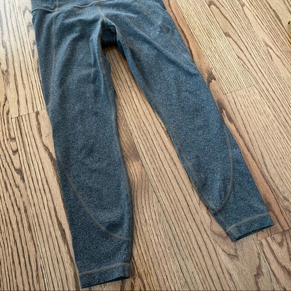 EUC Athleta Salutation 7/8 tights - Picture 7 of 11